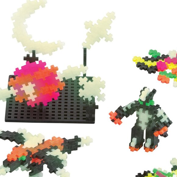 Plus Plus - Learn to Build Set Glow in The Dark - 400 Pieces Age 5 - Picture 8 of 16